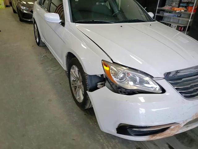 2012 Chrysler 200 - Image 11