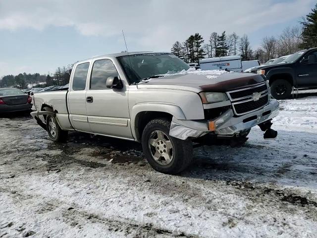 2006 Chevrolet Silverado - Image 10