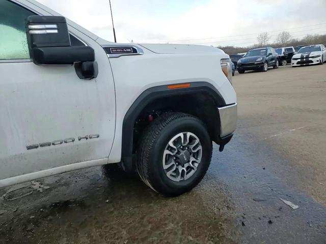 2022 GMC Sierra - Image 13
