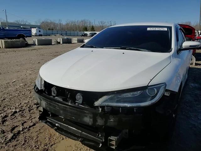 2015 Chrysler 200 - Image 14