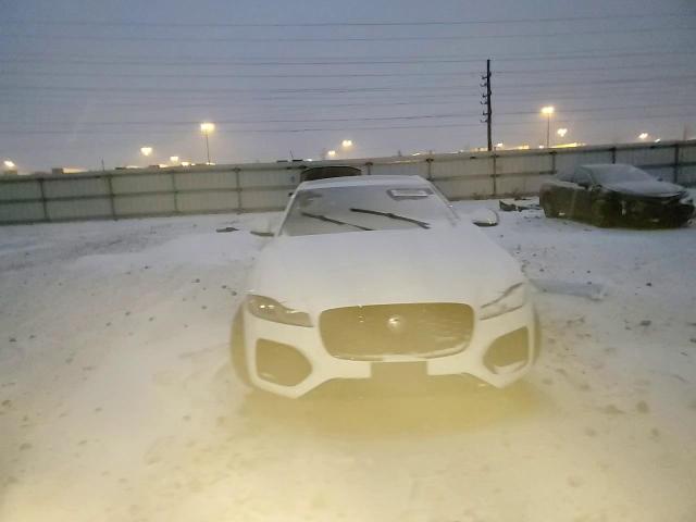 2022 Jaguar XF - Image 11