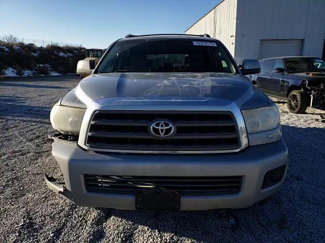 2009 Toyota Sequoia - Image 12