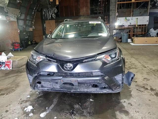 2018 Toyota RAV 4 - Image 11
