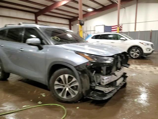 2022 Toyota Highlander - Image 15