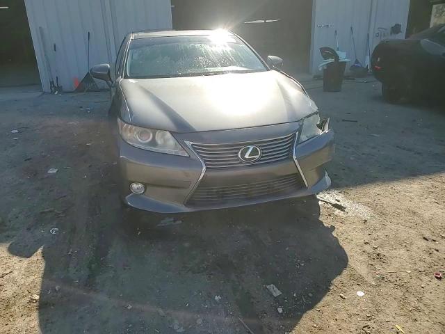 2013 Lexus ES - Image 13