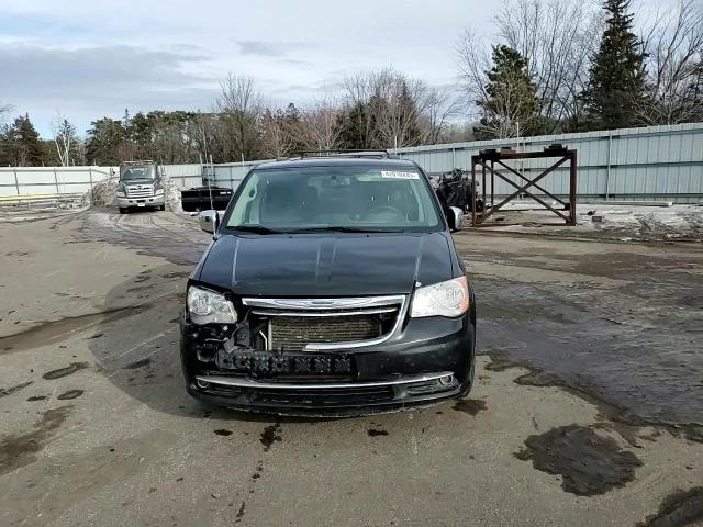 2014 Chrysler Town & Country - Image 12