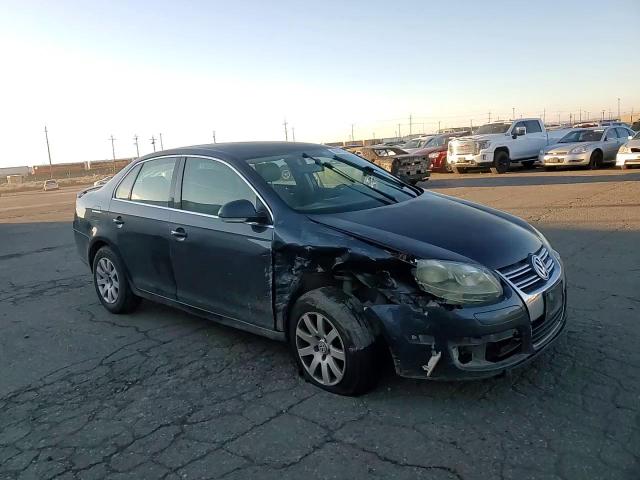 2005 Volkswagen Jetta - Image 11