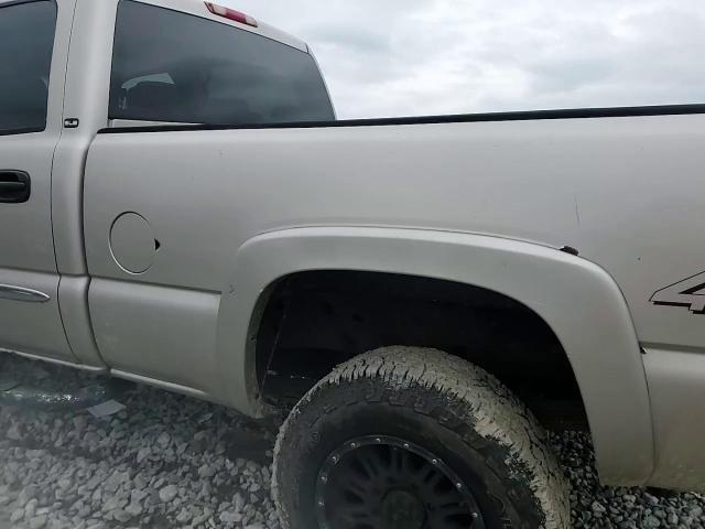 2005 GMC Sierra - Image 10