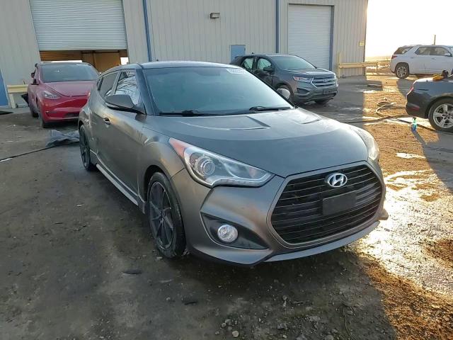 2015 Hyundai Veloster - Image 13