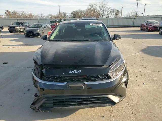 2023 Kia Forte - Image 10