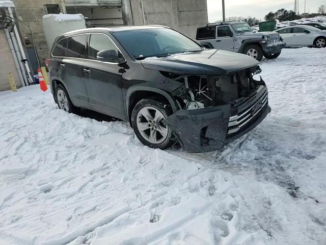 2018 Toyota Highlander - Image 12