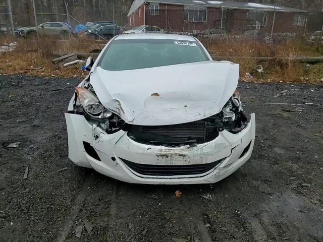 2013 Hyundai Elantra - Image 11