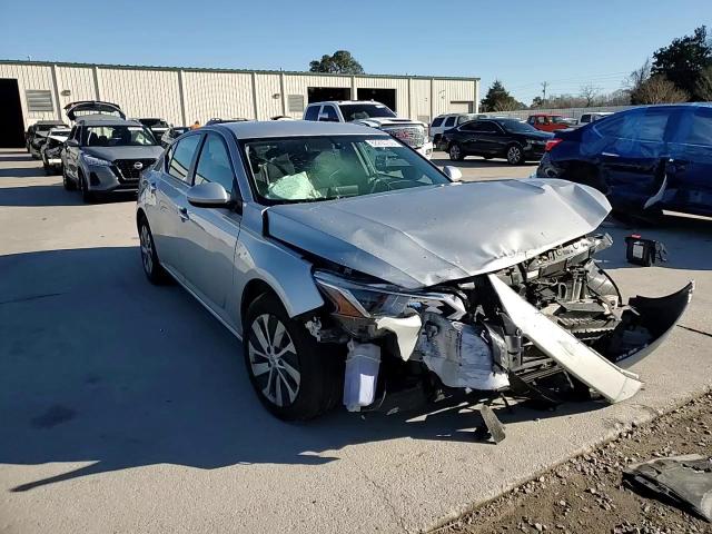 2019 Nissan Altima - Image 11