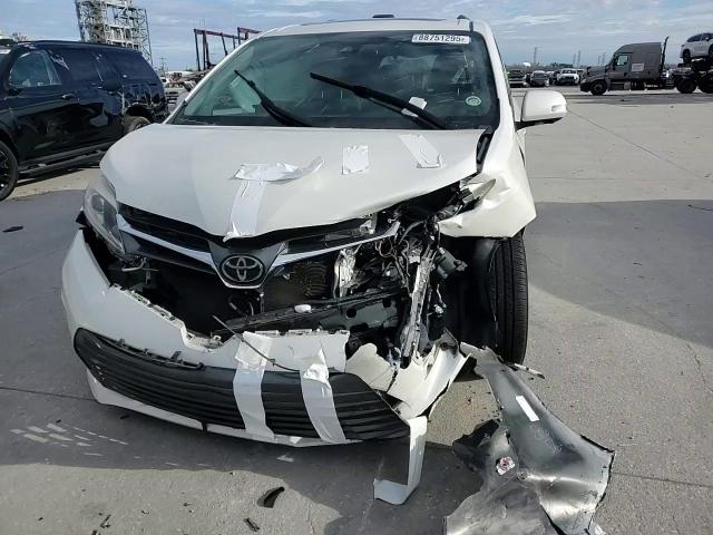 2019 Toyota Sienna - Image 12