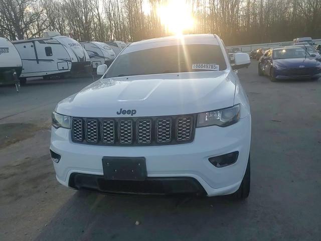 2020 Jeep Grand Cherokee - Image 12