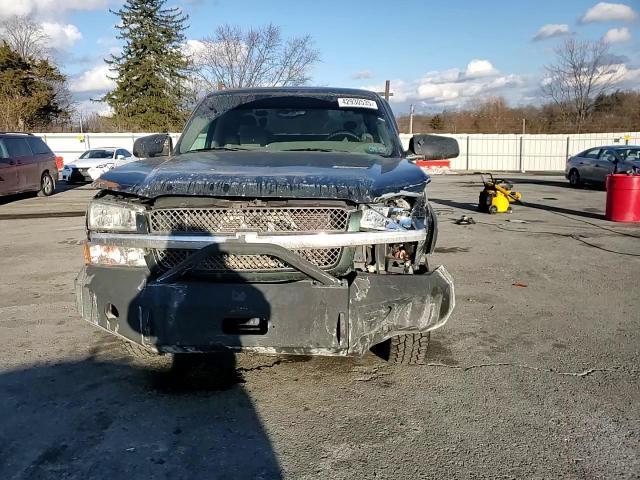 2003 Chevrolet Silverado - Image 10