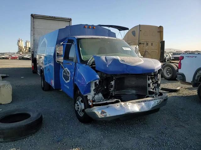 2005 Chevrolet Express - Image 12