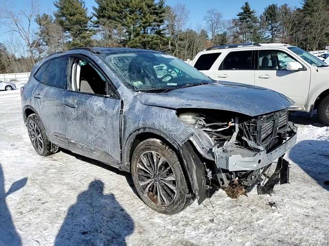 2022 Ford Escape - Image 11