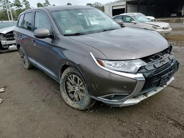 2016 Mitsubishi Outlander - Image 12