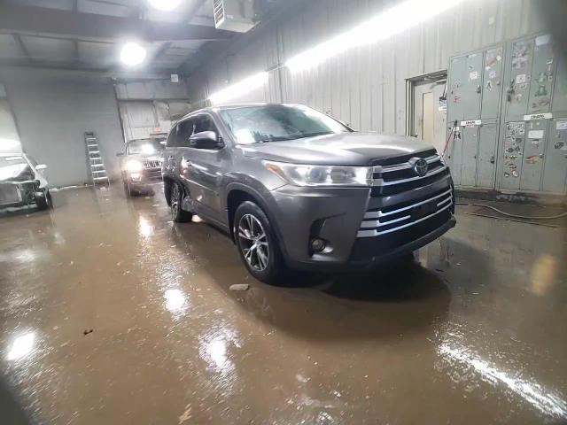 2018 Toyota Highlander - Image 13