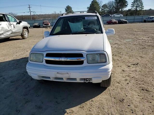 2004 Chevrolet Tracker - Image 12