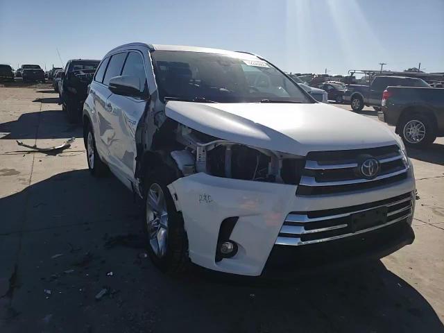 2019 Toyota Highlander - Image 12