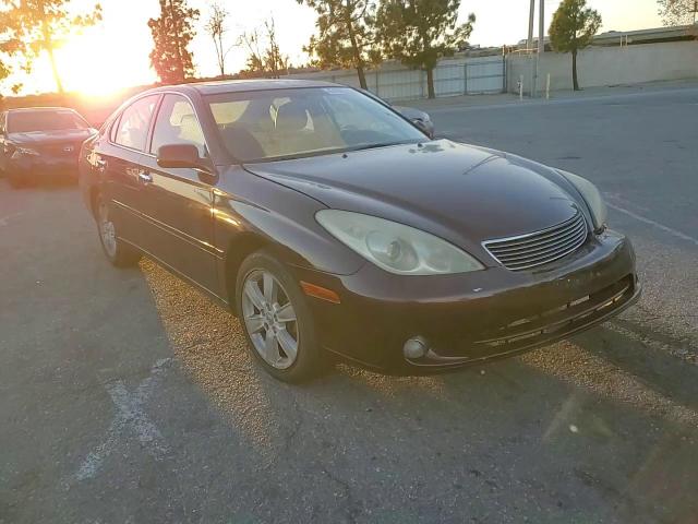 2005 Lexus ES - Image 10