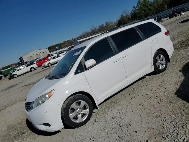 2012 Toyota Sienna - Image 11