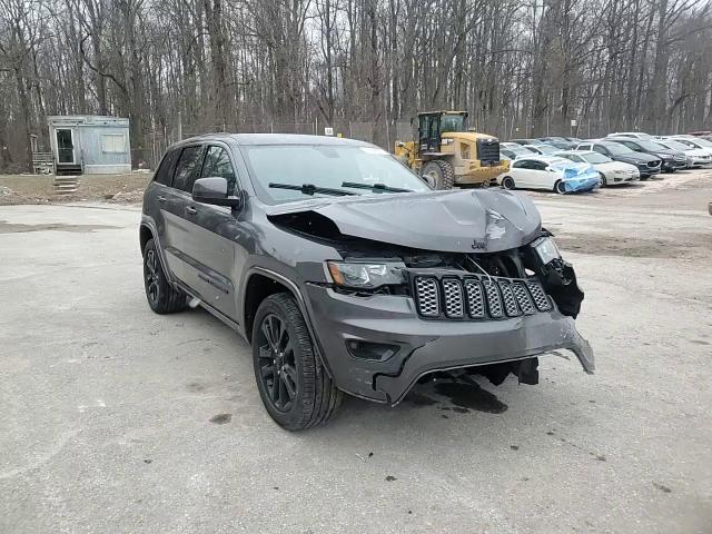 2017 Jeep Grand Cherokee - Image 12