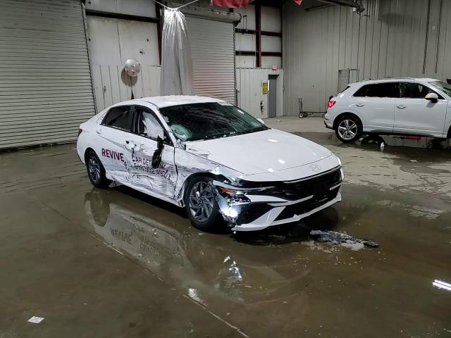 2024 Hyundai Elantra - Image 13
