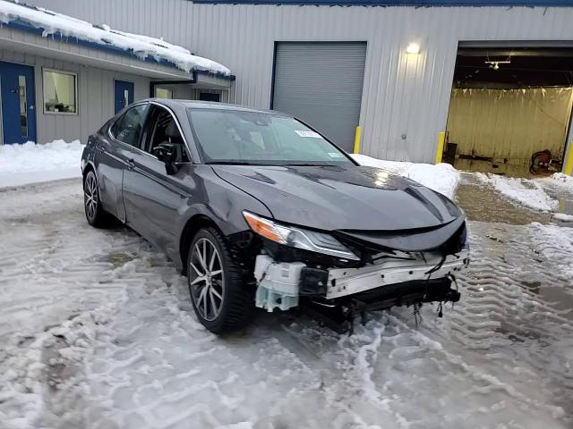 2022 Toyota Camry - Image 13