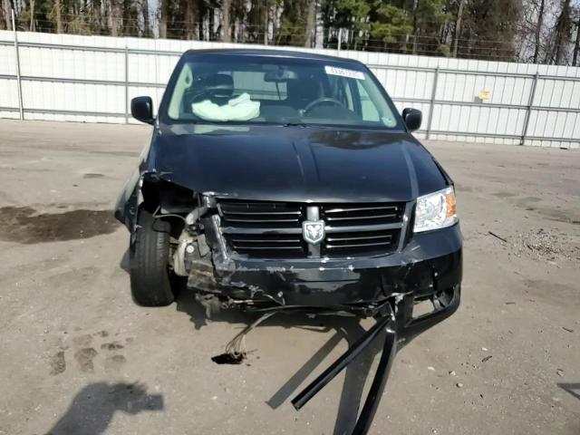 2010 Dodge Caravan - Image 12
