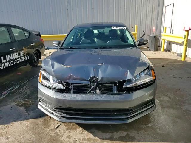 2018 Volkswagen Jetta - Image 13
