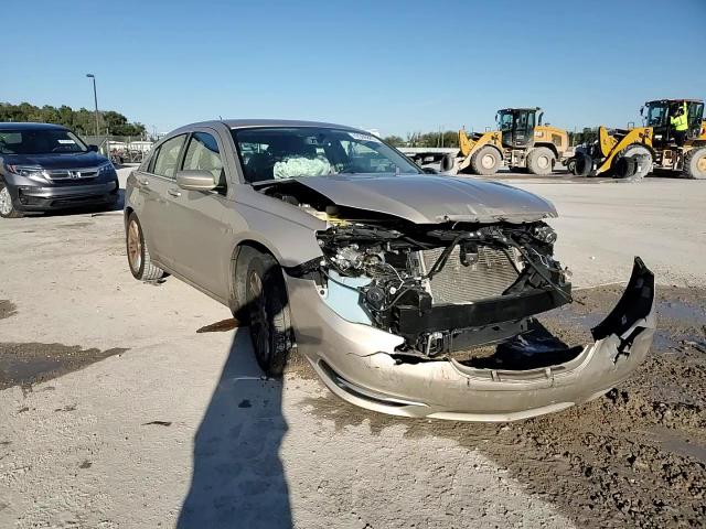2013 Chrysler 200 - Image 11