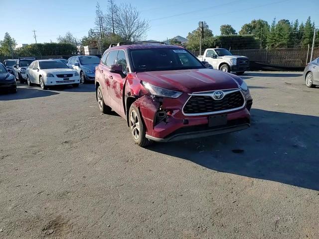 2022 Toyota Highlander - Image 12