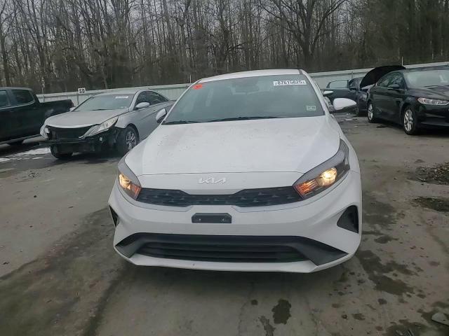 2024 Kia Forte - Image 10