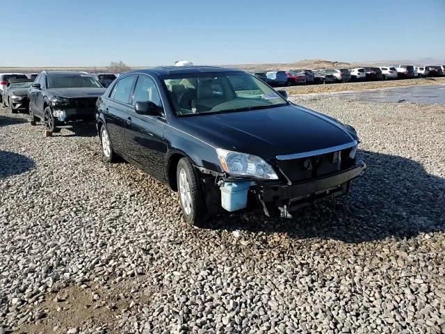 2005 Toyota Avalon - Image 13
