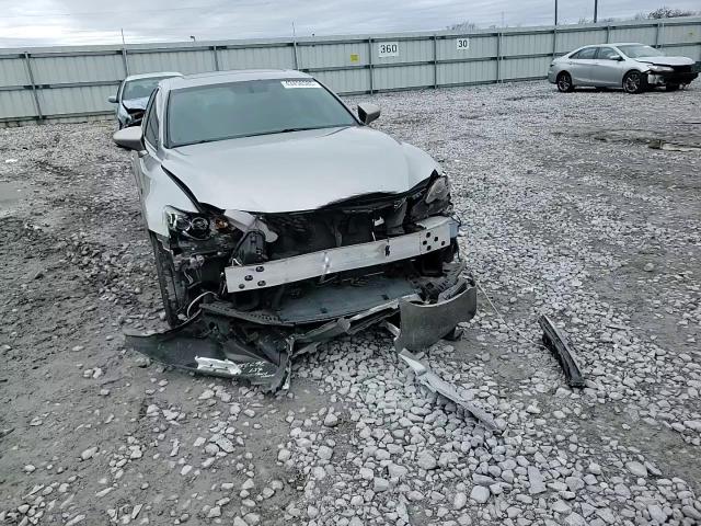 2016 Lexus IS - Image 11