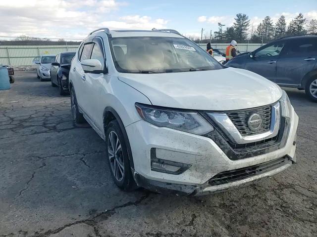 2018 Nissan Rogue - Image 11