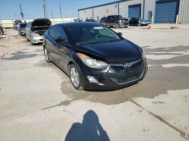 2013 Hyundai Elantra - Image 13
