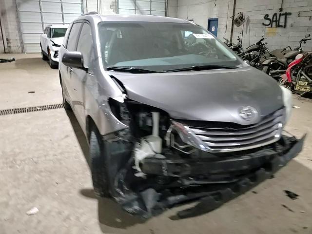 2015 Toyota Sienna - Image 11