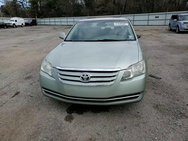 2006 Toyota Avalon - Image 10