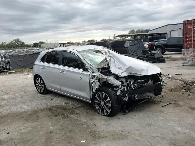 2018 Hyundai Elantra - Image 11