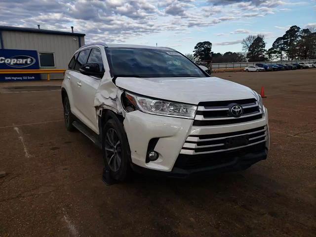 2019 Toyota Highlander - Image 12