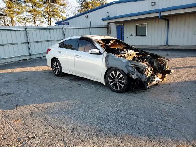 2016 Nissan Altima - Image 10