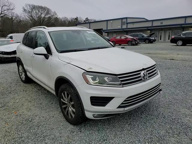 2015 Volkswagen Touareg - Image 12