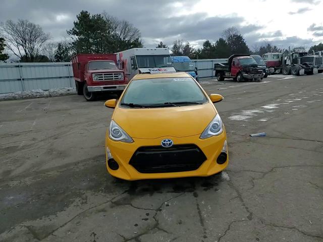 2015 Toyota Prius - Image 12