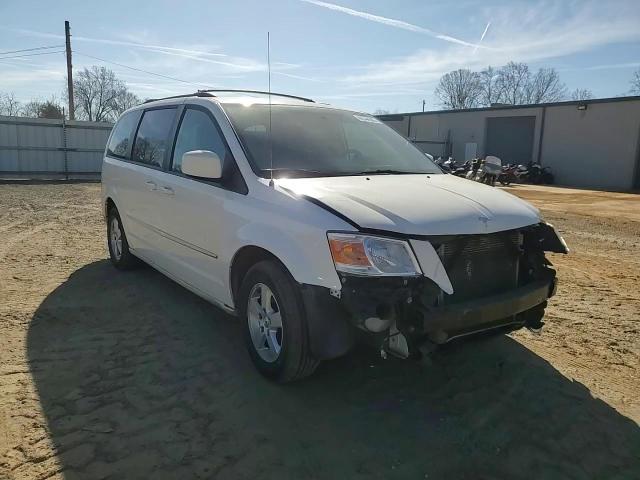 2010 Dodge Caravan - Image 11