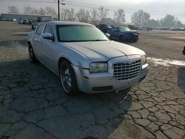2006 Chrysler 300 - Image 11