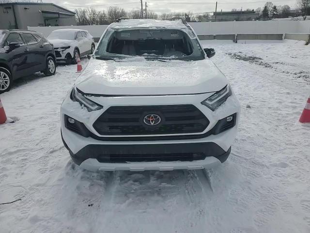 2024 Toyota RAV 4 - Image 12